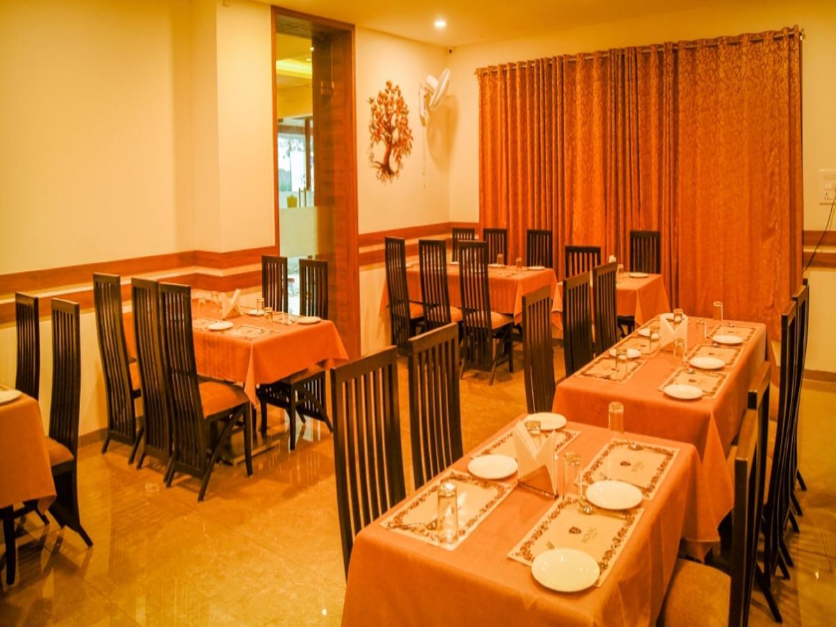 Royal Inn Khandwa Zewnętrze zdjęcie