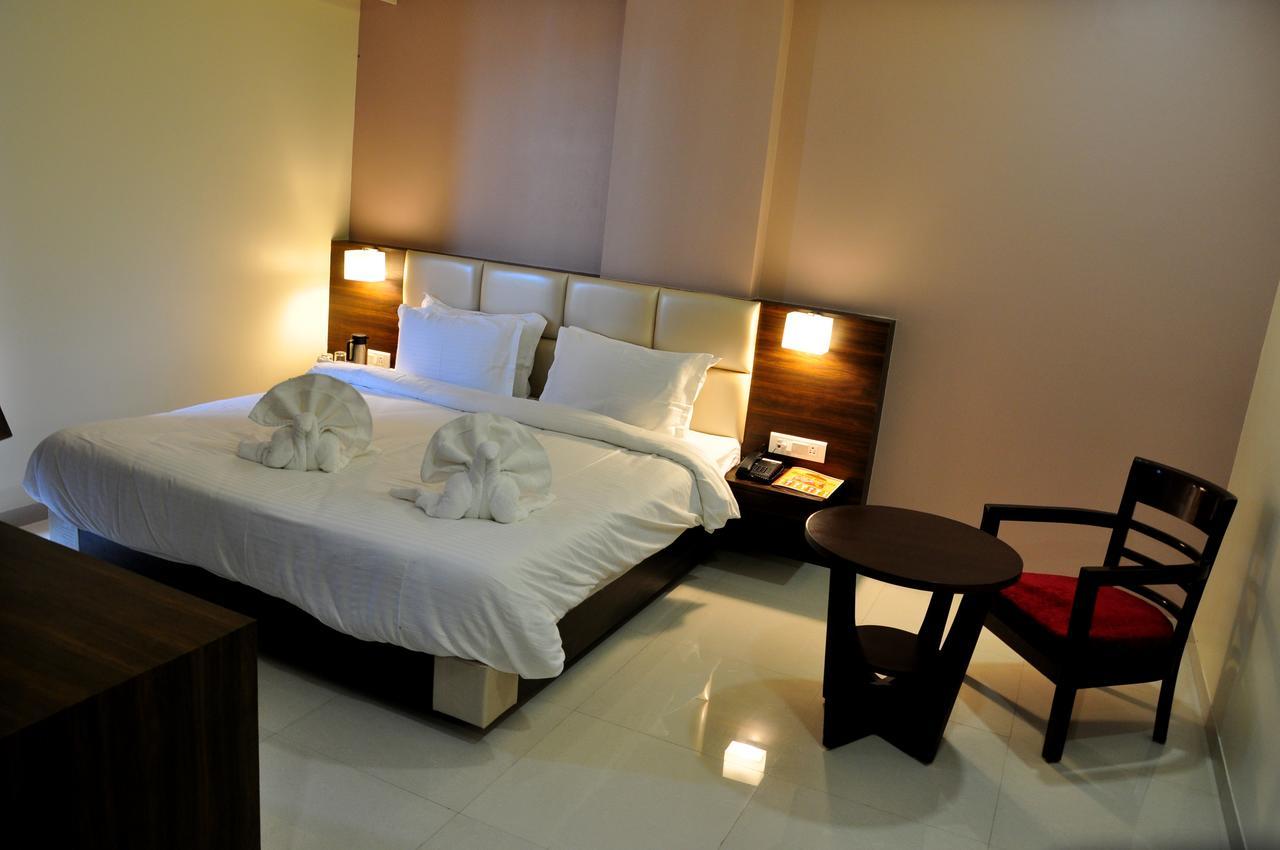 Royal Inn Khandwa Zewnętrze zdjęcie